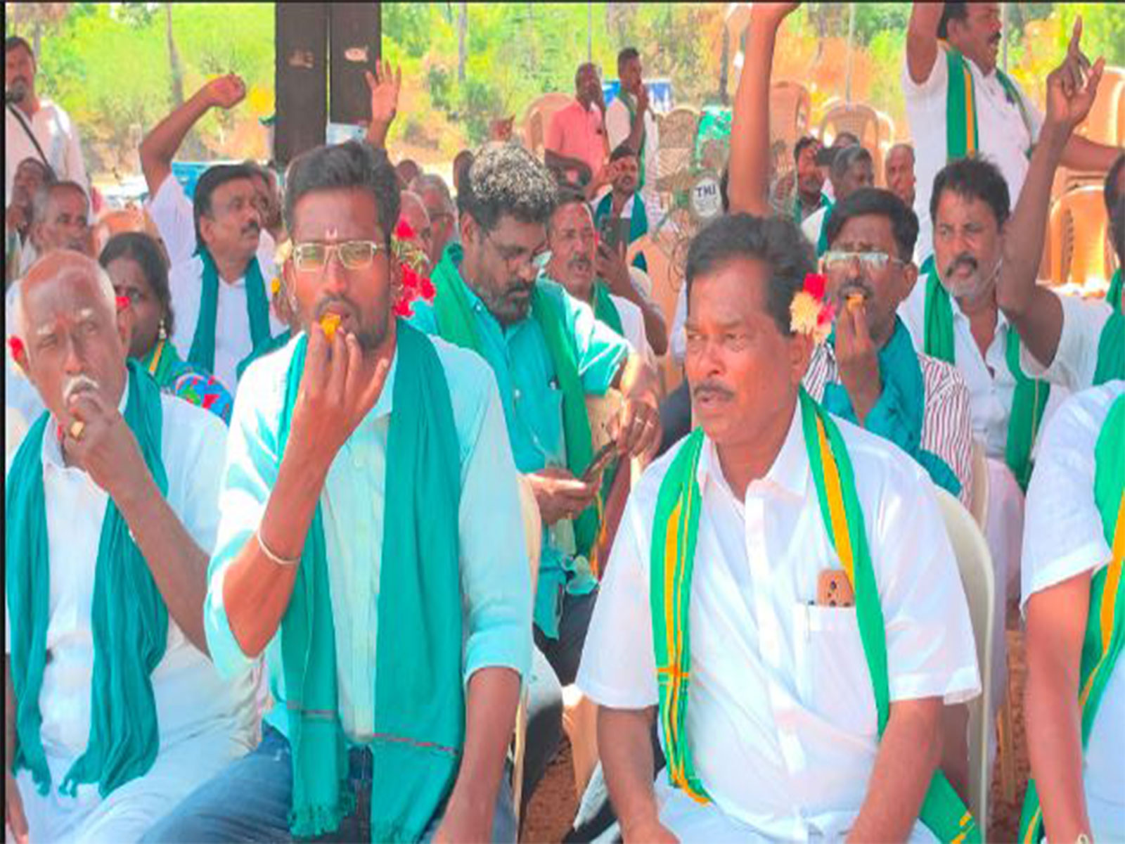 TN farmers' protest: Delta farmers stage sit-in near Tiruchirappalli demanding complete loan waiver