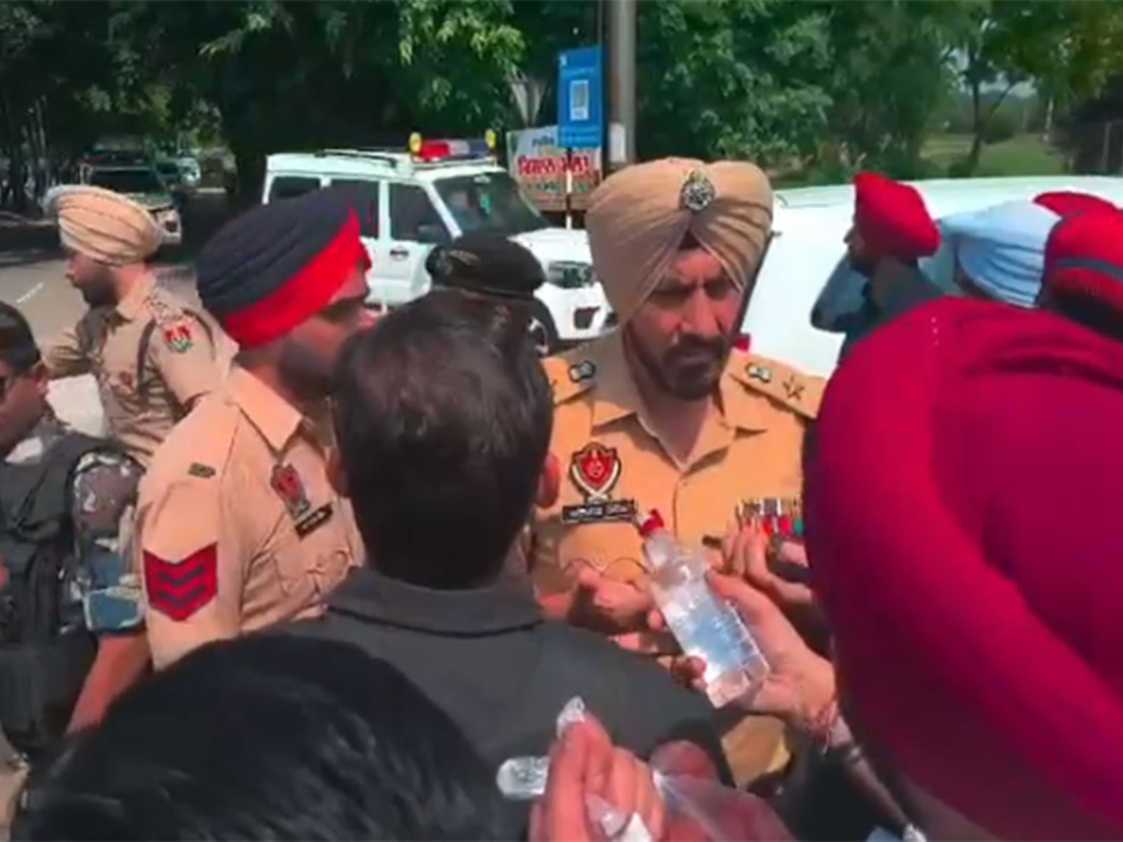 Former Union Minister Ravneet Bittu detained by Punjab Police after protesting outside CM Bhagwant Mann’s cavalcade in Ludhiana