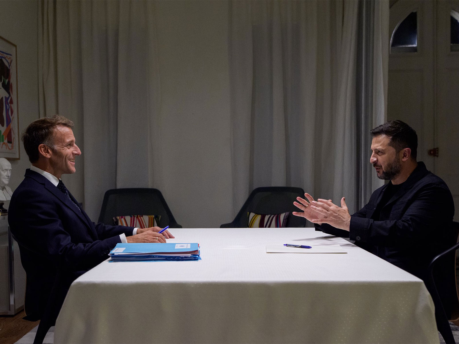 "Will stand by Ukraine to face the winter": French Prez Macron assures support to Zelenskyy amid conflict with Russia