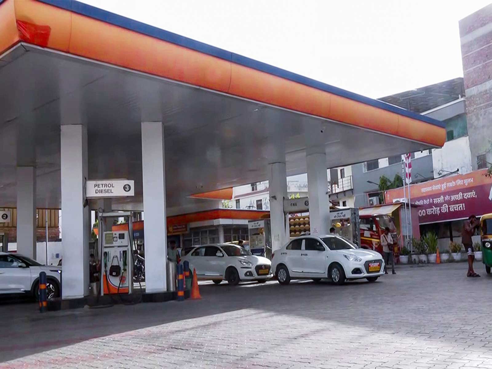 OMCs’ petrol, diesel margins turn negative, LPG losses reach Rs 300/cylinder: ICRA