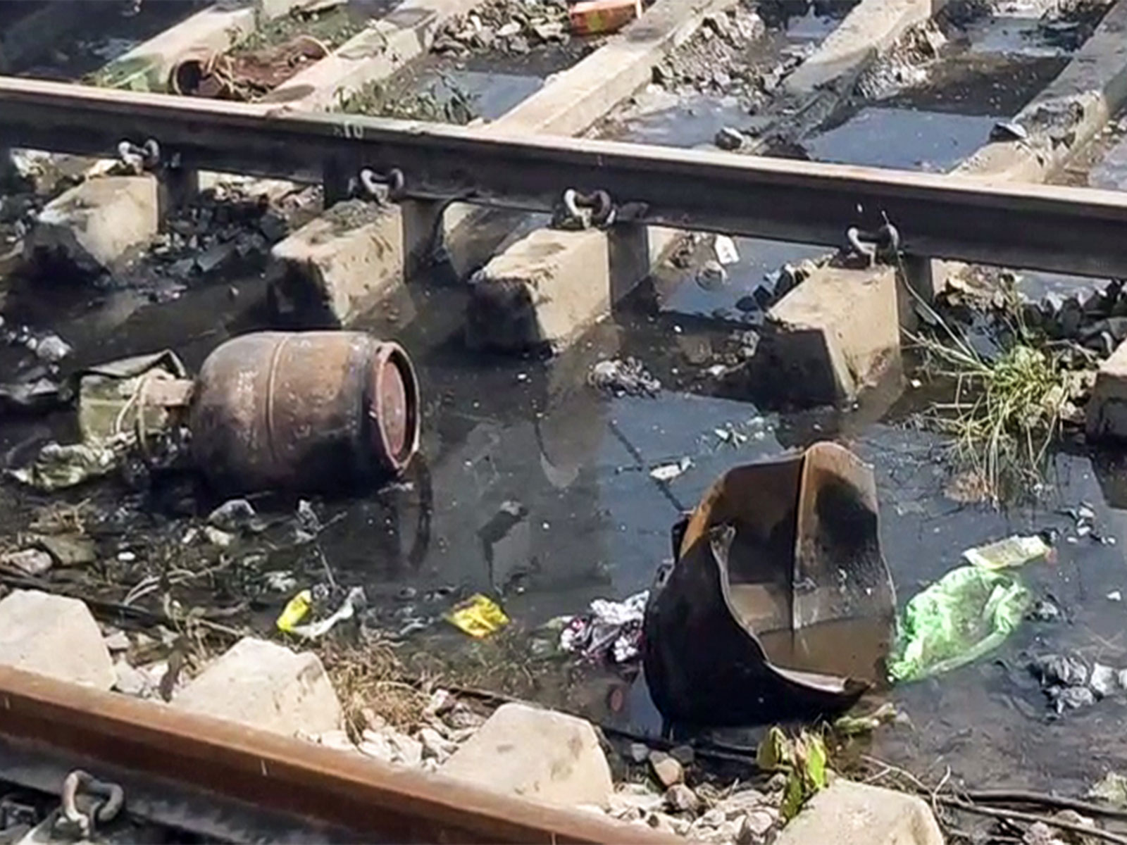 Andhra Pradesh: 4 killed after being hit by express train in Srikakulam