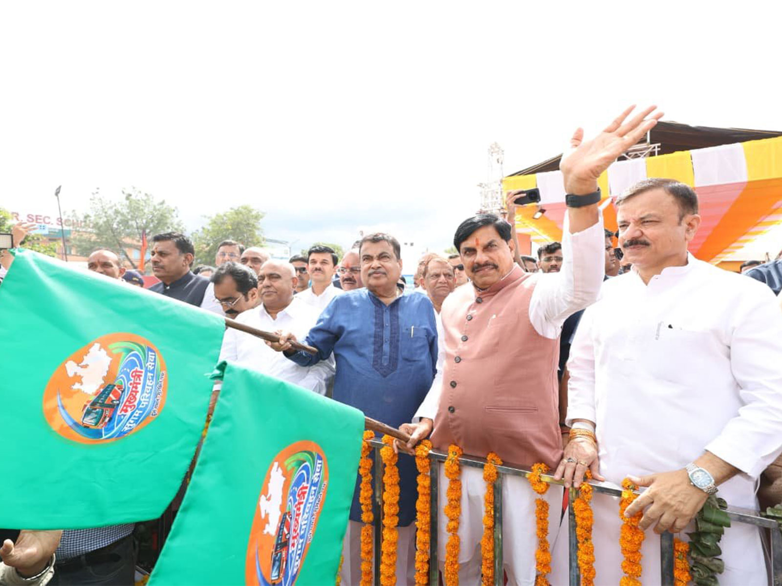 Madhya Pradesh CM, Gadkari launch Mukhyamantri Sugam Parivahan Seva, PM e-Bus service; flag off 351 buses