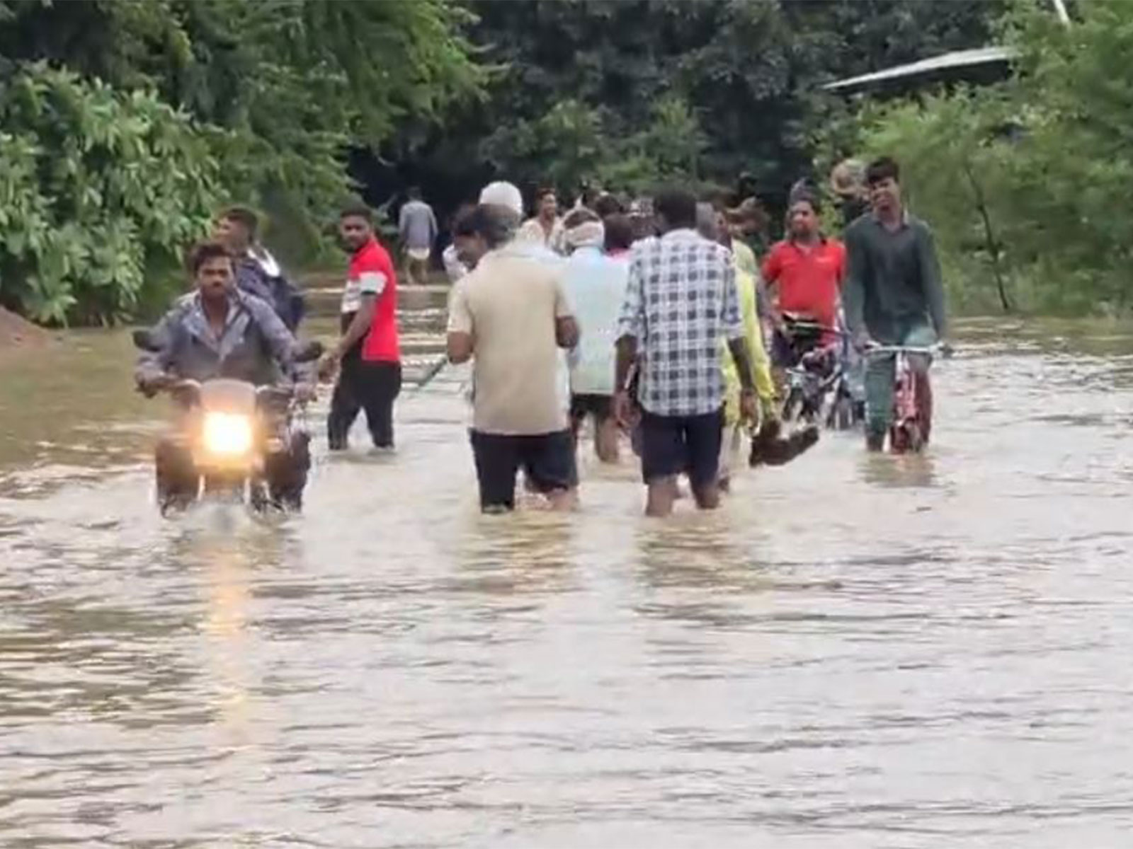 Heavy rain triggers flood-like situation in Chhattisgarh; Kharun River swells, roads submerged in Raipur-Durg