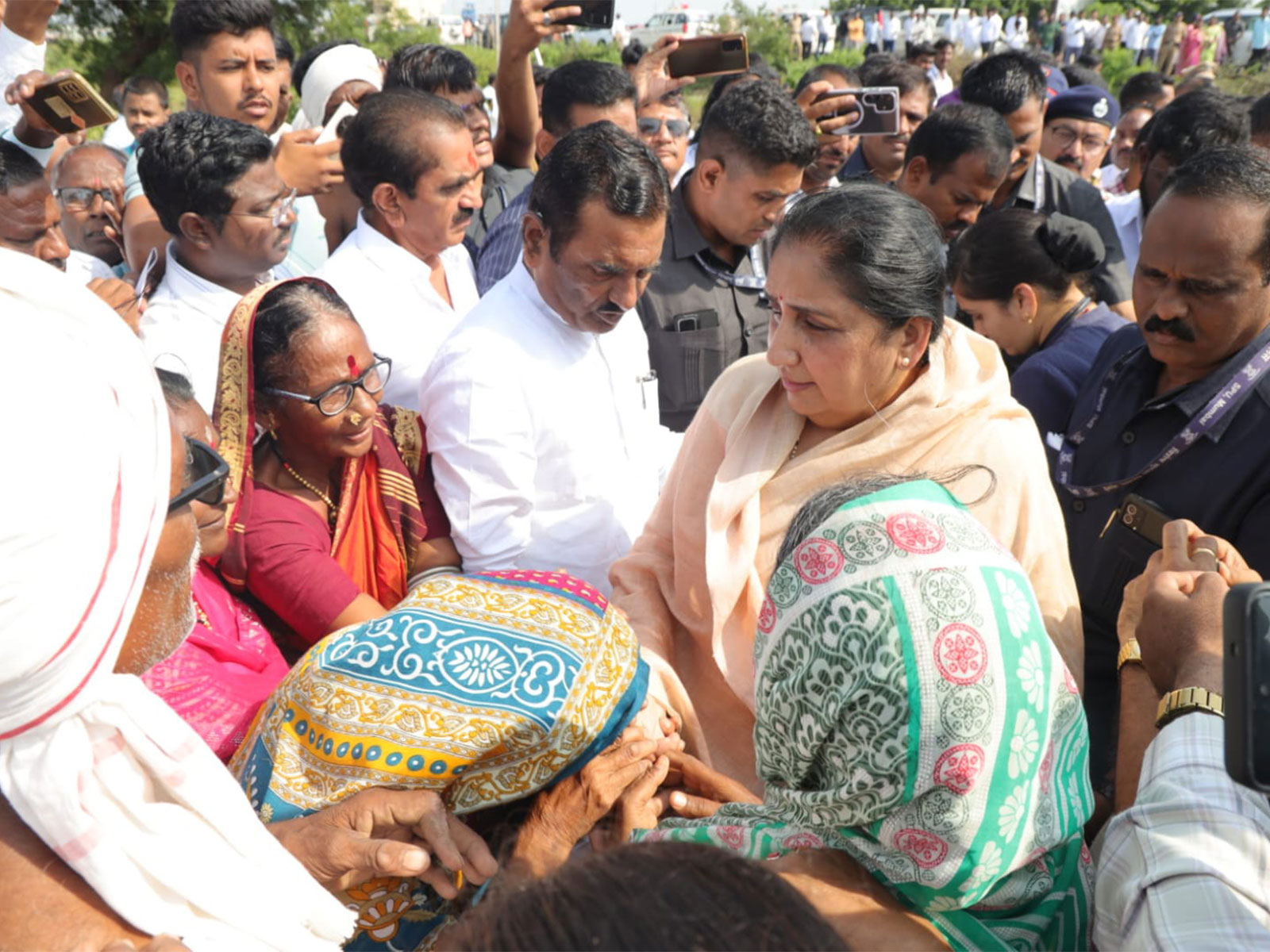 Maharashtra Dy CM Sunetra Pawar inspects crop situation in Nanded amid drought-like conditions, assures aid to farmers