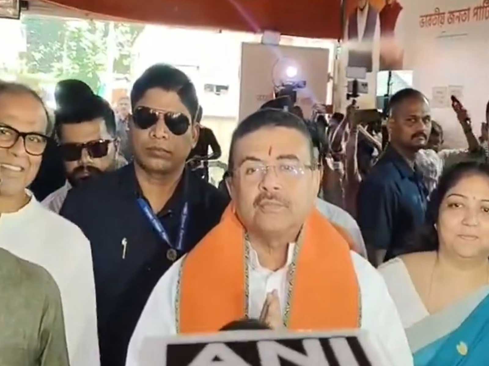 "Jamaat in one hand, Dimagi Naxal in other": Suvendu Adhikari targets Mamata over her Delhi visit