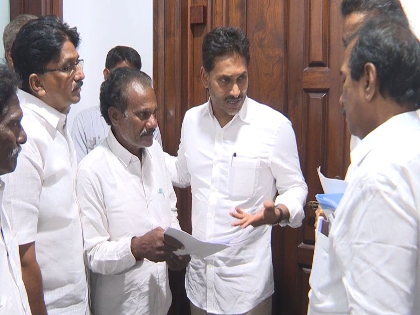 YS Jagan Reddy assures legal support to Lankapalli farmers