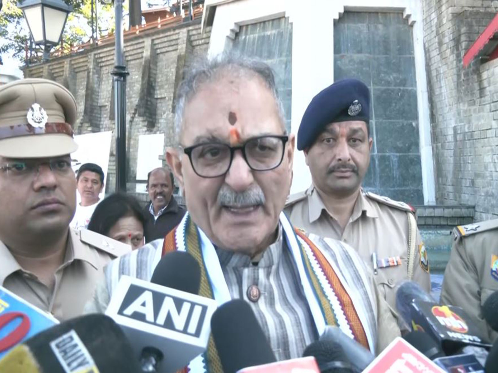 HP Governor Kavinder Gupta pays tribute to Mahatma Gandhi, Lal Bahadur Shastri; calls for preserving values of non-violence, simplicity and public service