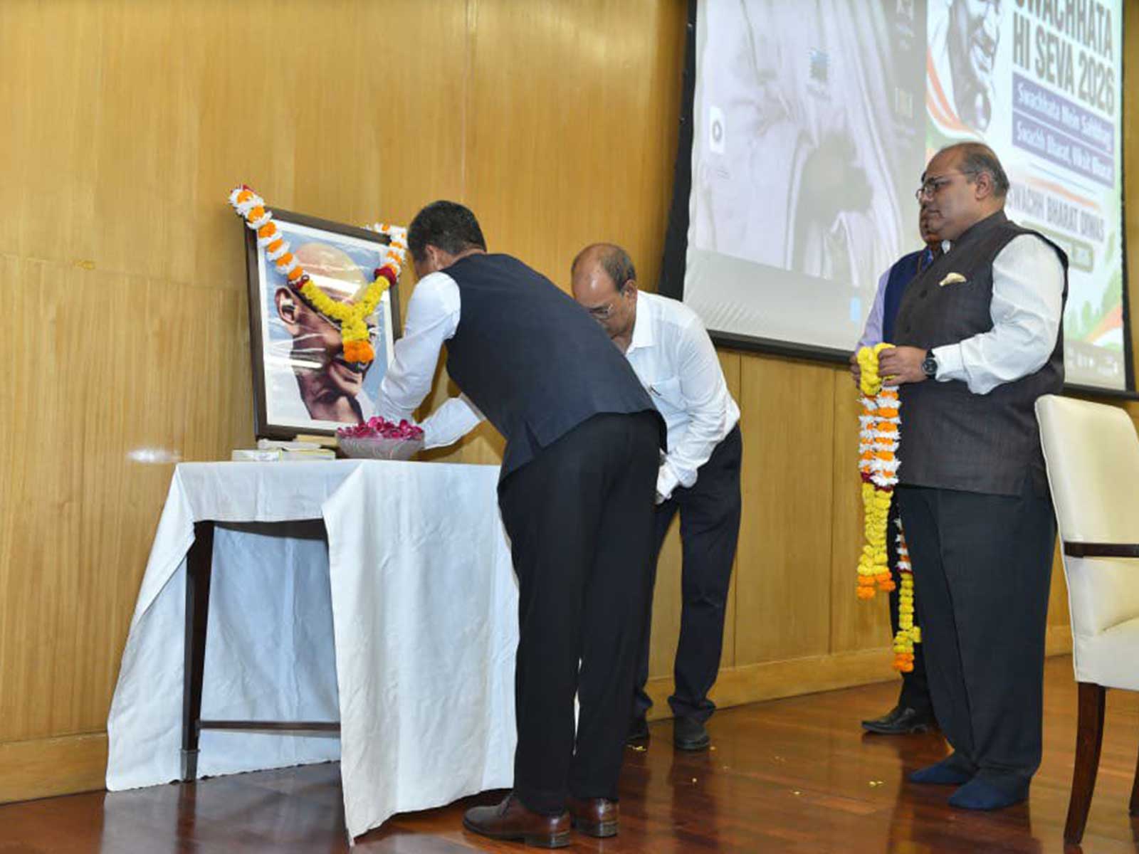MEA celebrates Gandhi Jayanti, Swachh Bharat Diwas; felicitates SafaiMitras, SHS competition winners