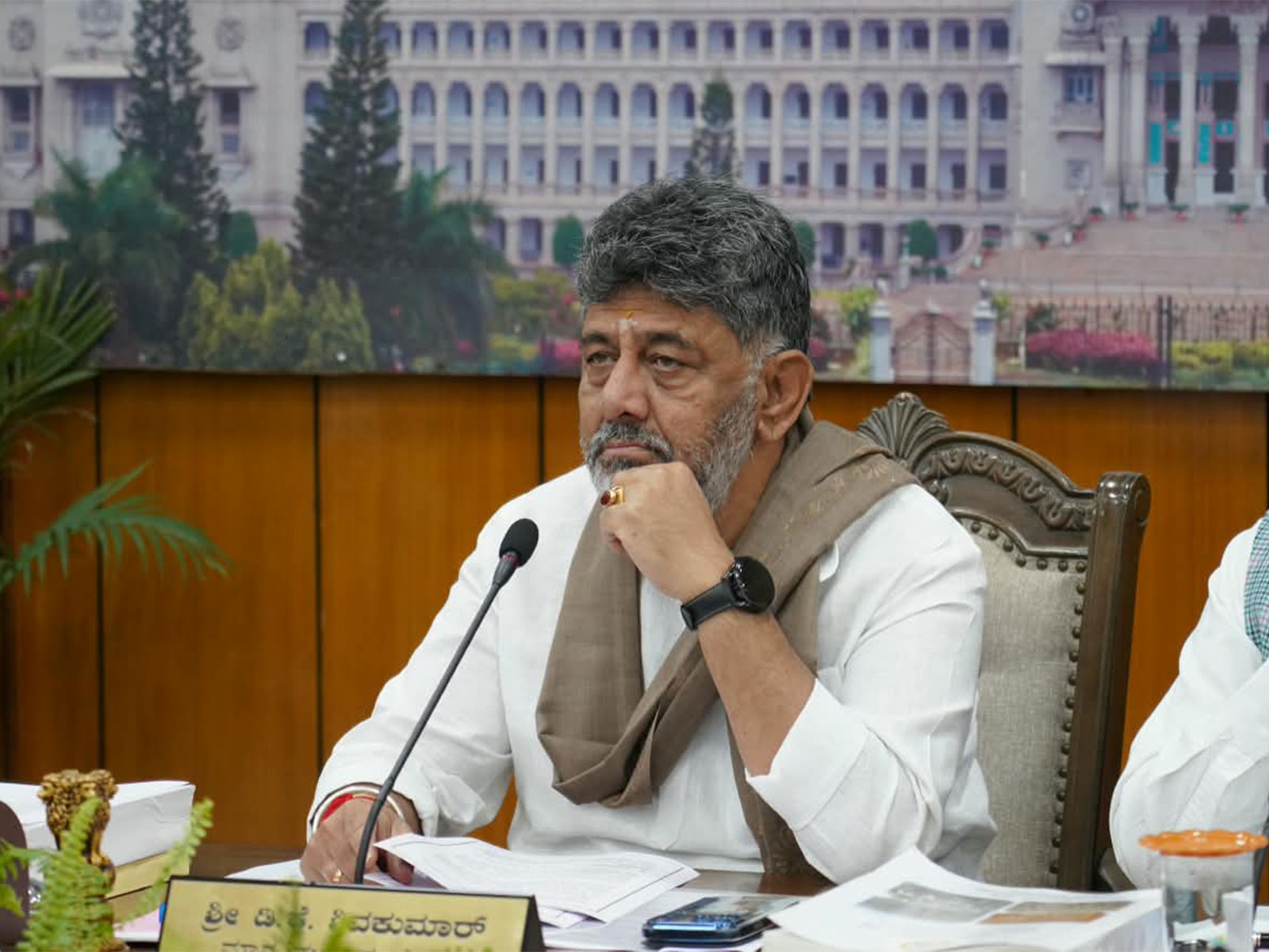 CM DK Shivakumar holds talks with Centre’s inter-ministerial team over drought situation, crop losses in Karnataka