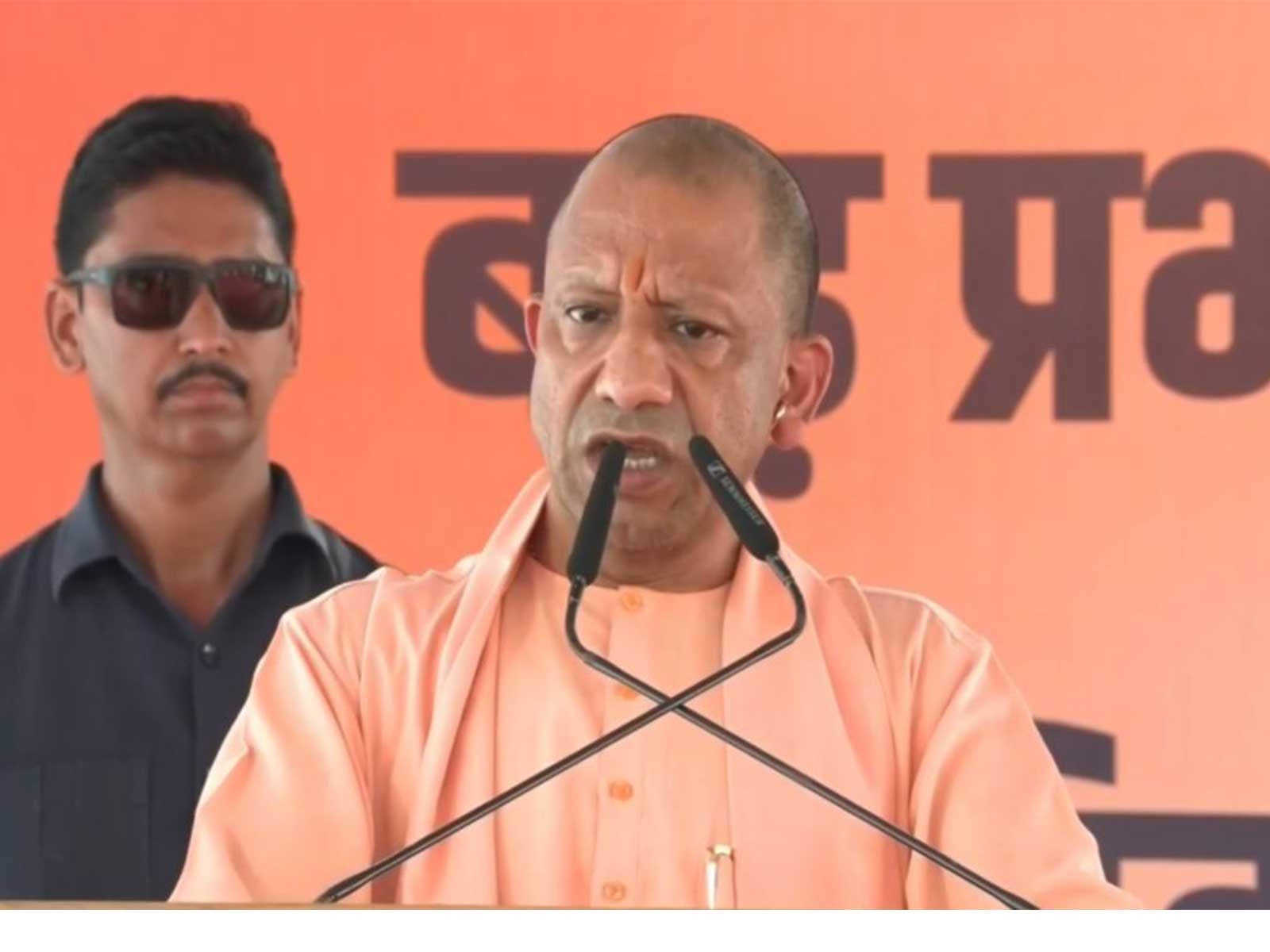 CM Yogi announces flood-control measures along Gomti River, orders survey for embankments