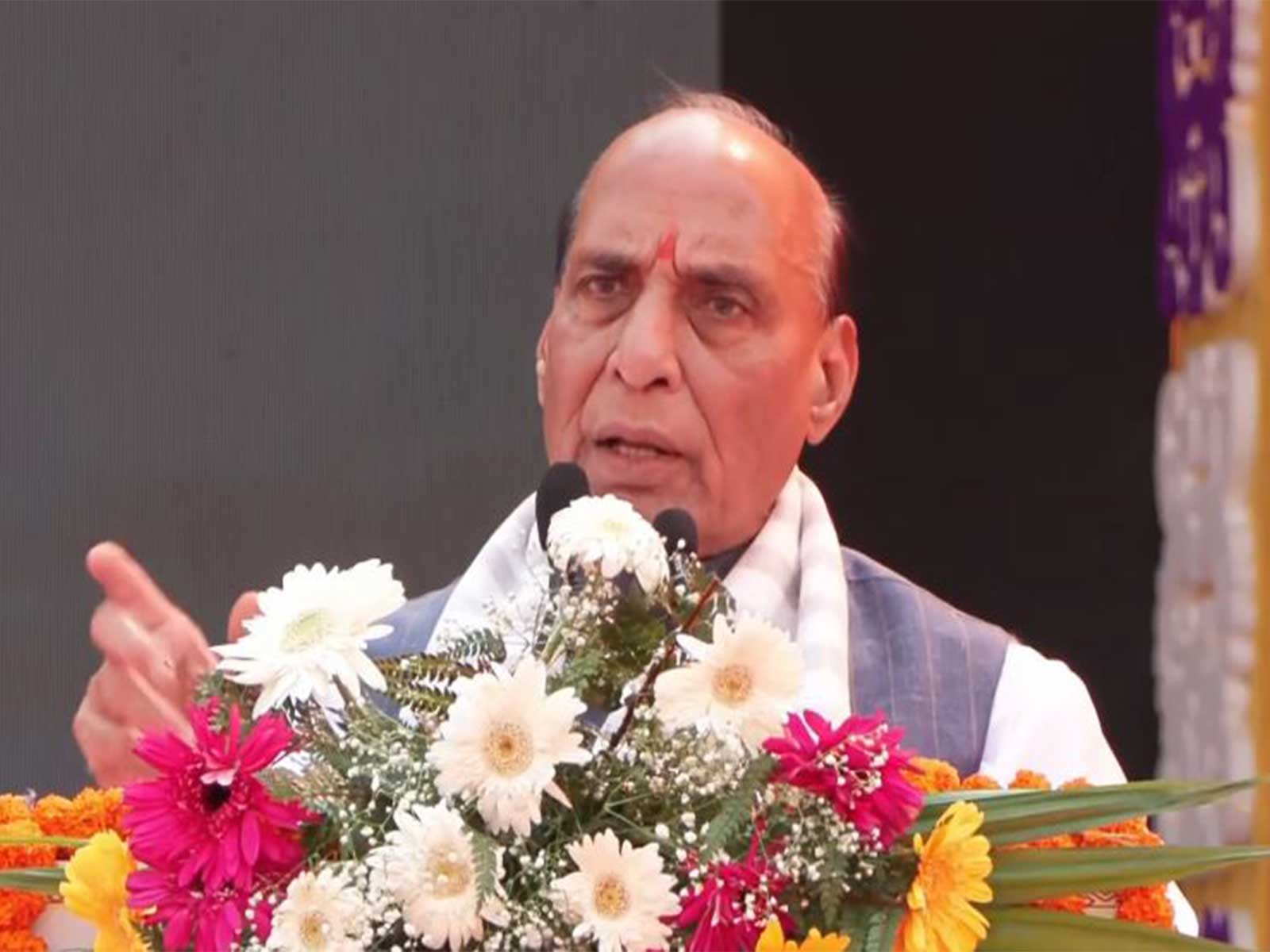 "PM Modi has not taken a single leave in 25 years": Rajnath Singh lauds PM's governance at 'Seva Sankalp Abhiyan'