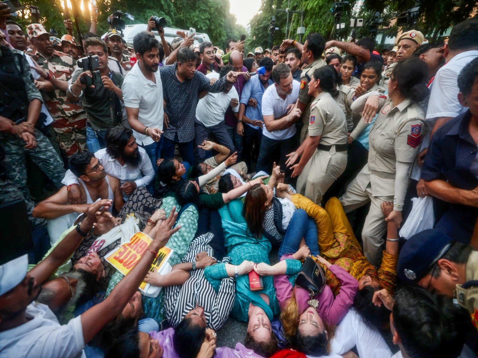 More FIRs against Rahul, Priyanka Gandhi, cases of alleged assault on police personnel during Wednesday protests