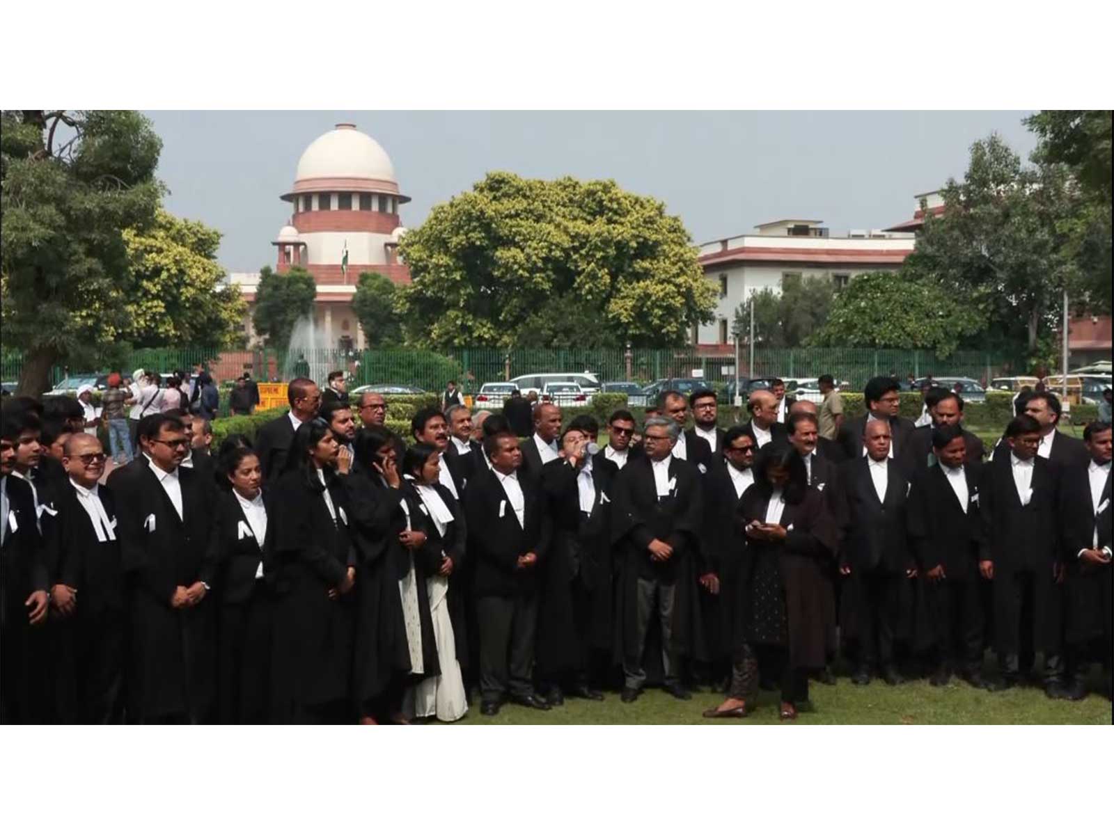 Supreme Court lawyers protest over detention of lawyers during ongoing protests