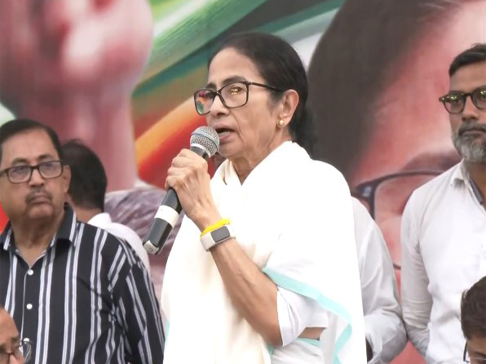 "Attempt to intimidate, silence entire generation": Mamata Banerjee on CJP activists' arrests