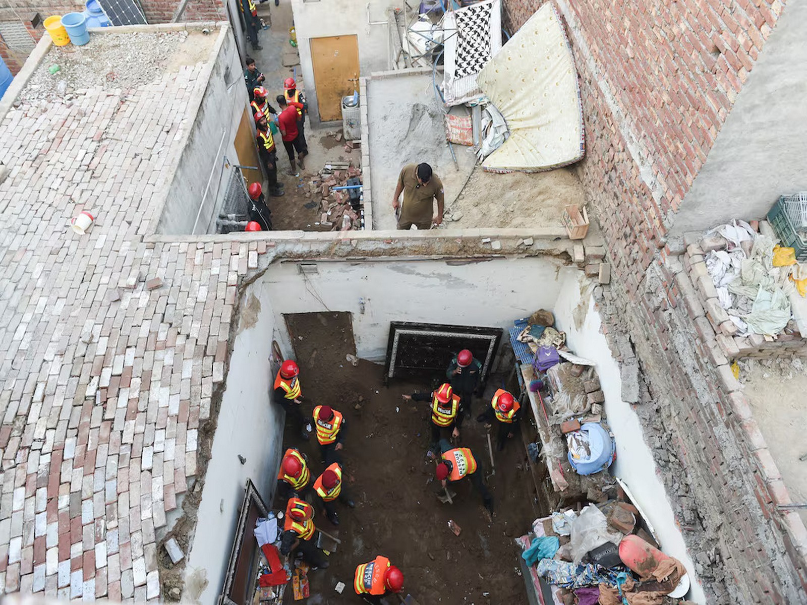 Pakistan: 27 students and a teacher, killed after roof of private school collapses in Peshawar 