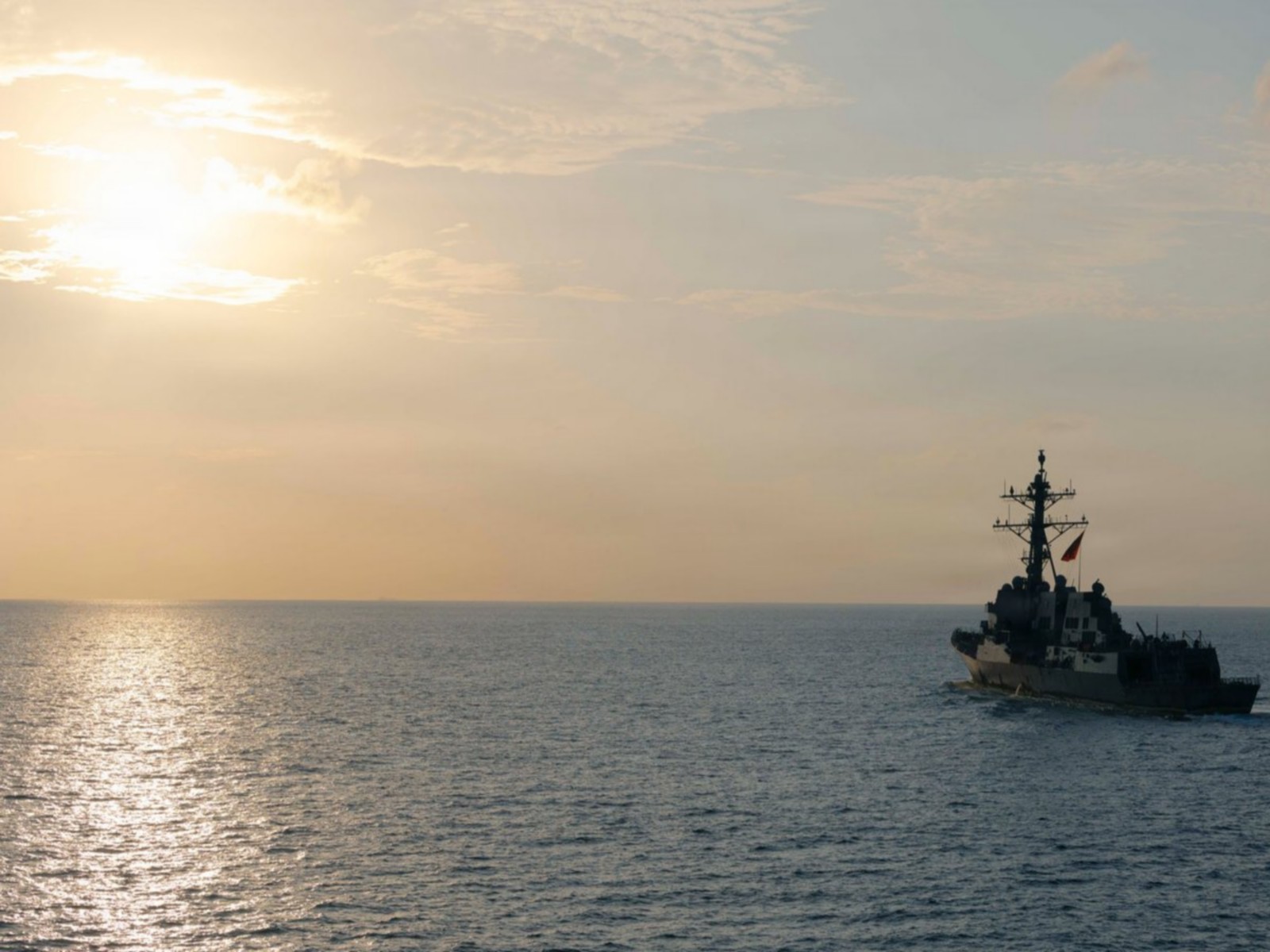 USS Rafael Peralta enforces naval blockade against Iranian ports (Photo/@CENTCOM)
