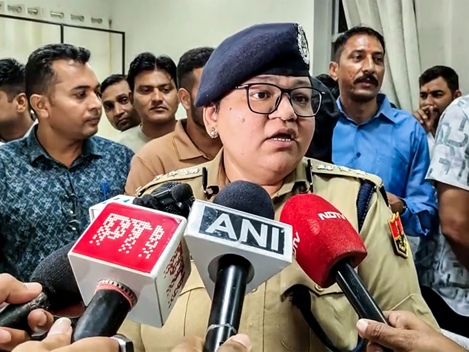 Kota SP Tejaswani Gautam on Tiger Shroff Firing Incident (Photo:ANI) Kota SP Tejaswani Gautam on Tiger Shroff Firing Incident (Photo:ANI)