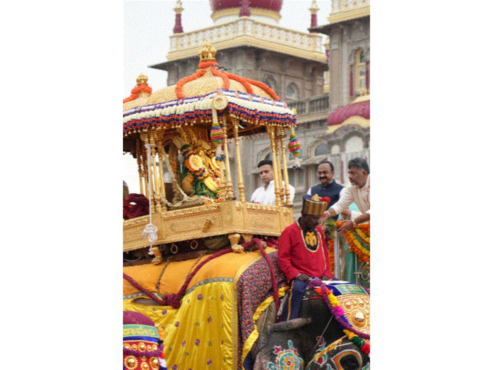 Mysuru Dasara 2026: CM Shivakumar inaugurates Jamboo Savari as Revanth Reddy attends; elephant Prashant carries 750-kg golden Ambari for first time