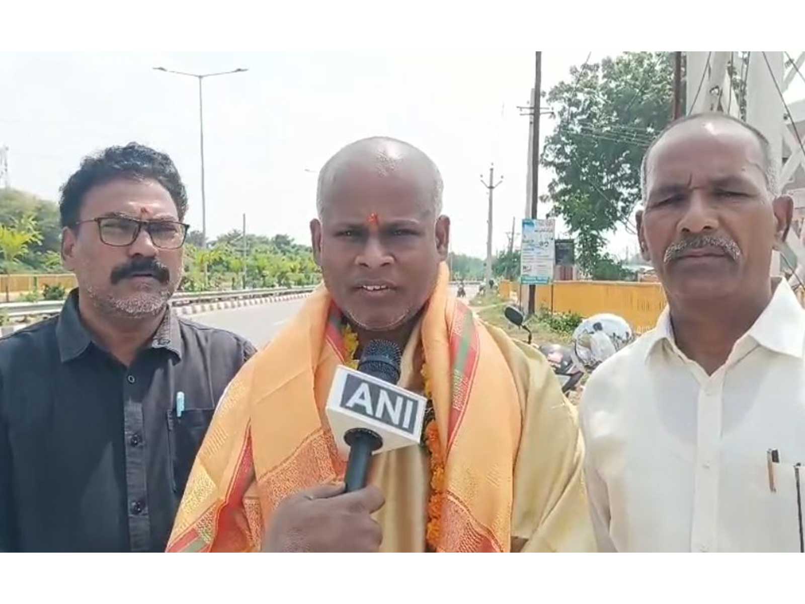 Congress' Chaluvagali Raghavendra Raju takes out padayatra from Mahabubnagar to Hyderabad over "double votes" issue