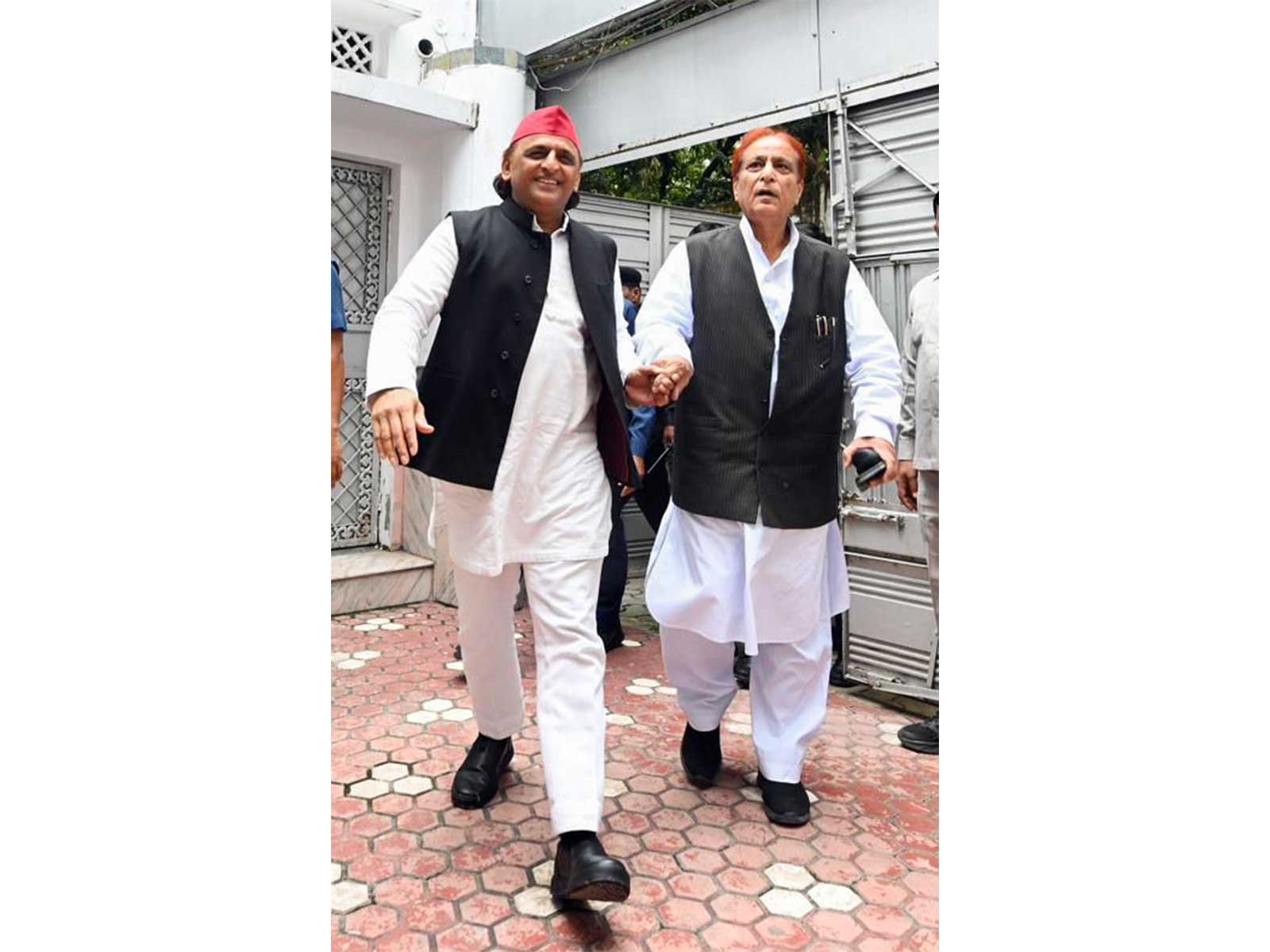 Akhilesh Yadav to meet Azam Khan in Rampur jail: Rajbhar calls it "election gimmick"; BJP alleges "political opportunism"