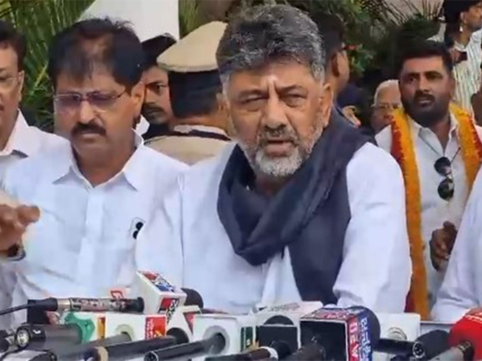 "Our duty to protect farmers": Karnataka CM DK Shivakumar holds high-level talks with sugar factory owners and growers in Belagavi