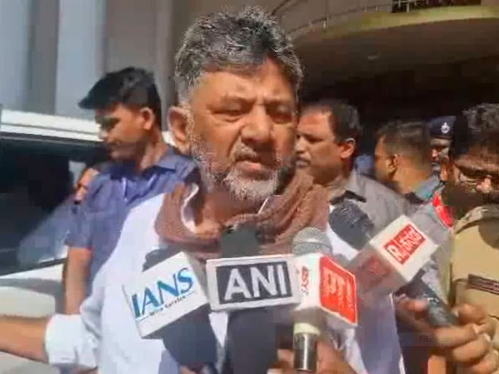Karnataka CM Shivakumar to meet Pralhad Joshi over sugarcane pricing issue, says “We stand by farmers”
