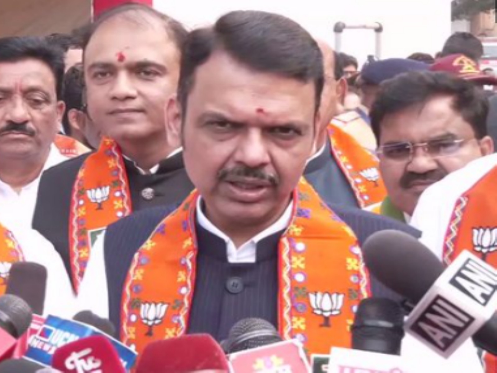 Maharashtra CM Fadnavis announces drought relief for 1.5 crore farmers, directs banks to ensure no deductions from payments