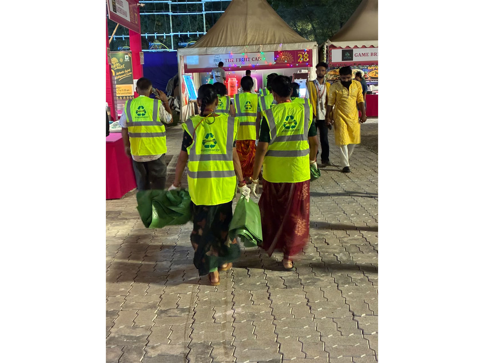 Hindustan Coca-Cola Beverages, Anandana - The Coca-Cola India Foundation, and Lakshya promote responsible PET bottle collection during Navratri in Vadodara. Hindustan Coca-Cola Beverages, Anandana - The Coca-Cola India Foundation, and Lakshya promote responsible PET bottle collection during Navratri in Vadodara.