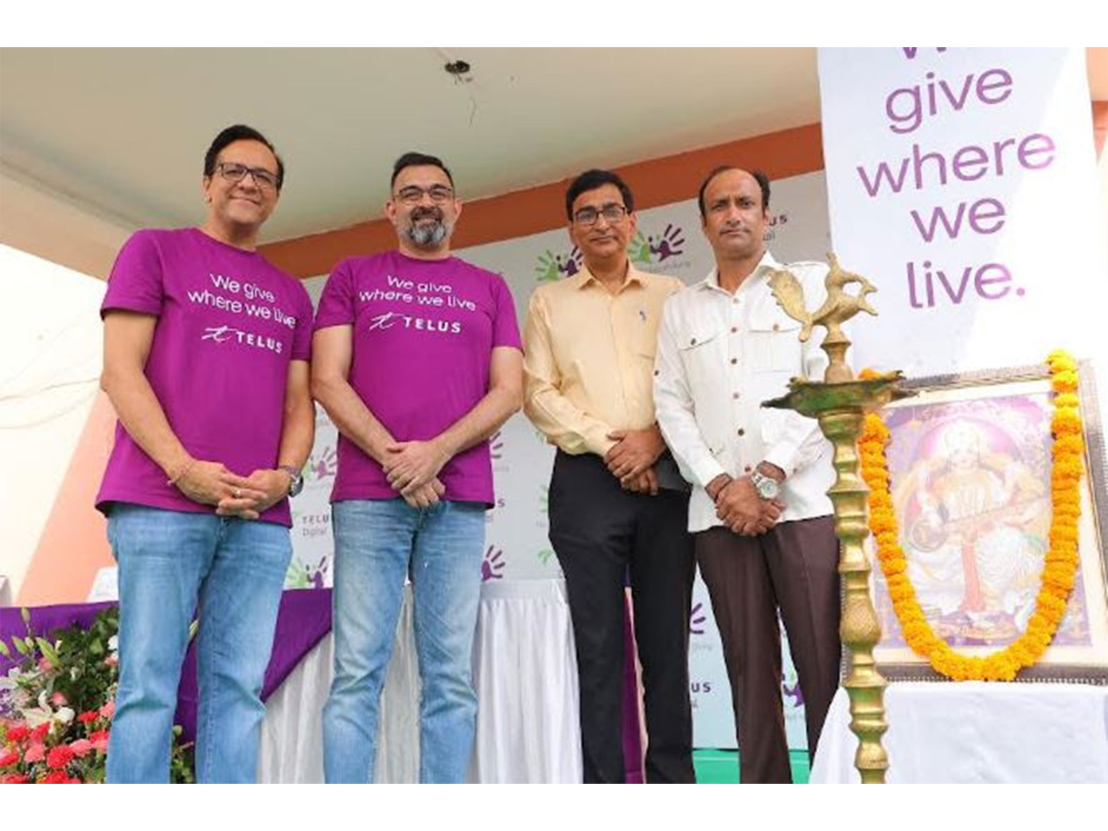 TELUS Digital India team members roll up their sleeves to transform learning spaces for over 1,000 Delhi NCR students TELUS Digital India team members roll up their sleeves to transform learning spaces for over 1,000 Delhi NCR students