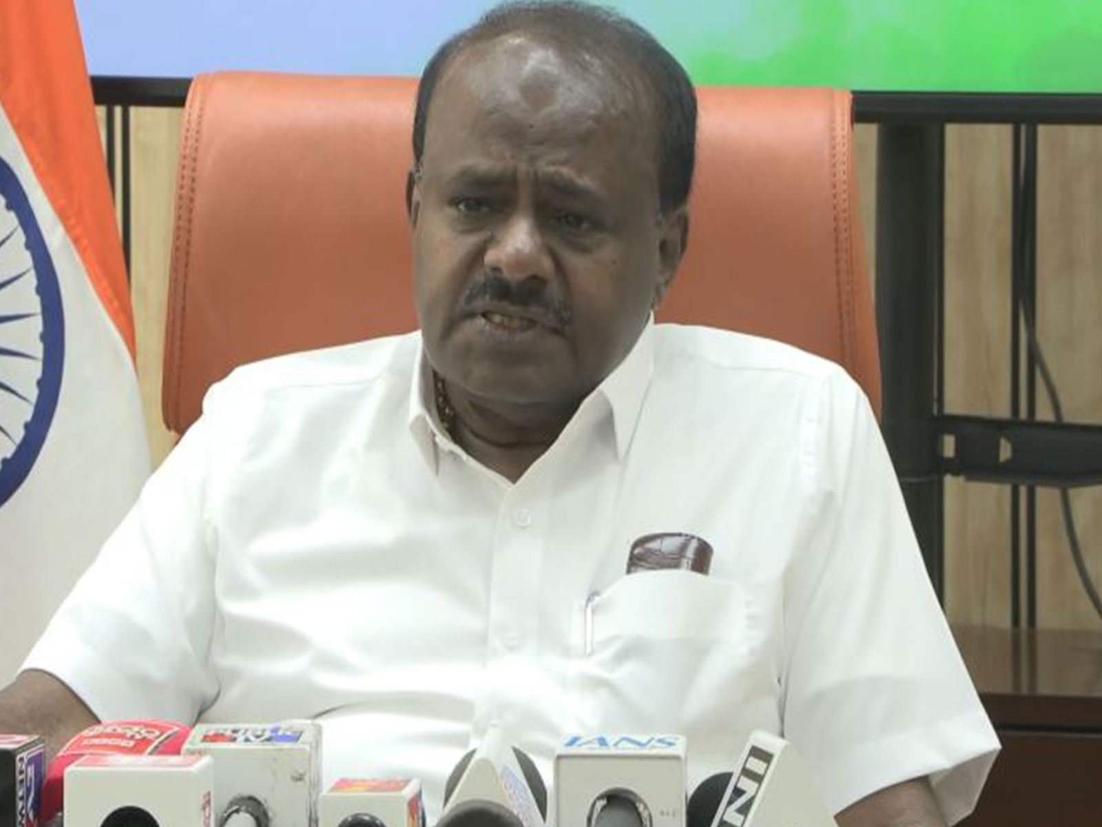 "Mallikarjun Kharge's family conspiring to ruin Siddaramaiah's image," alleges HD Kumaraswamy