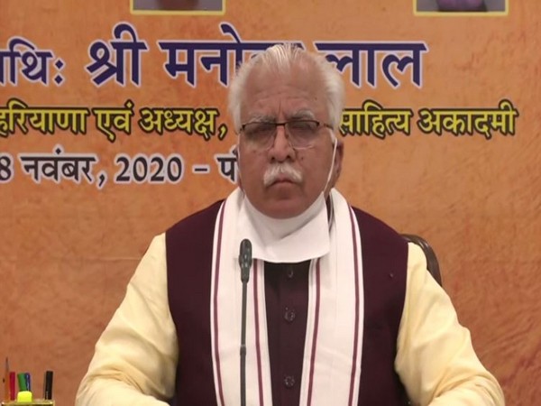 Chief Minister of Haryana Manohar Lal Khattar unveils the statues (Photo ANI)