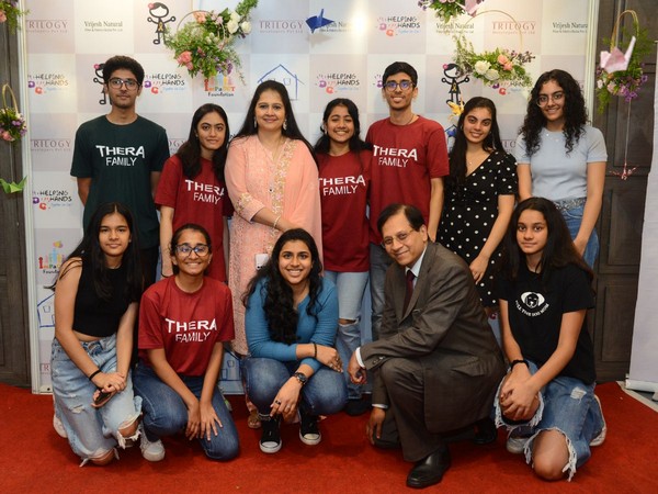 Govind Iyer and Madhavi Goenka with the Baby Shark Tank participants at the Helping Hands Foundation Festive Exhibition Cum Fundraiser - Rakhi Edit 2022
