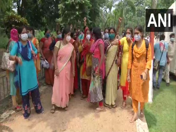 Visual from the demonstration staged by ANM workers in Patna on Tuesday. [Photo/ANI]