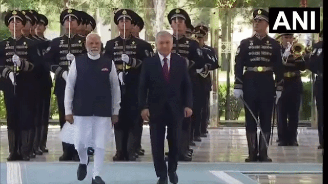 Prime Minister Narendra Modi recieves ceremonial welcome in presence of President Shavkat Mirziyoyev (Photo/DD)