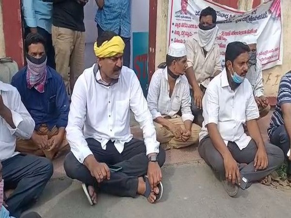 Bode Prasad protested in front of the Vuyyuru police station