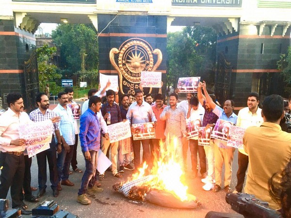 The demonstrators also burnt effigies of BJP, RSS and ABVP at the protest. Photo/ANI