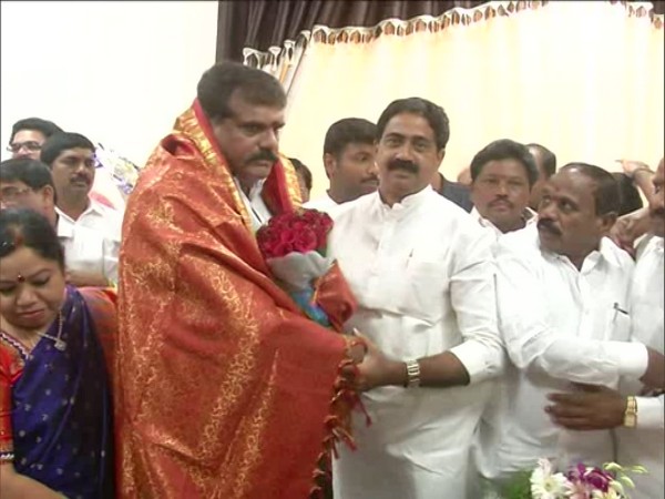 Visduls of Botcha Satyanarayana taking charge as Andhra Pradesh Municipal Administration and Urban Development Minister on Saturday. (Photo: ANI)