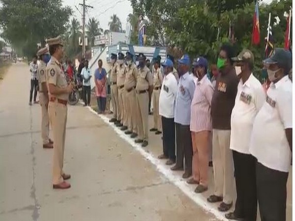 Andhra Police pay tributes to fallen soldiers of 'Military Madhavaram' on commemoration week. Photo/ANI