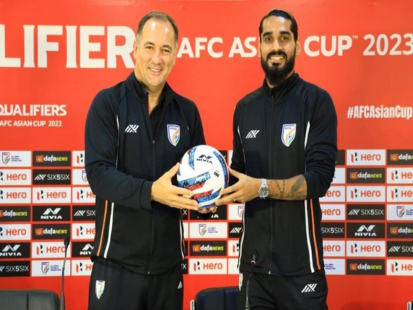 Igor Stimac with Sandesh Jhingan (Photo/AIFF)