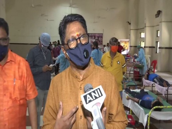 Shiv Sena's South Mumbai MP Arvind Sawant speaks to ANI in Mumbai [Photo/ANI]