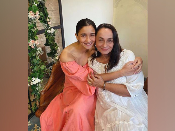 Alia Bhatt and Soni Razdan (Image courtesy: Instagram)