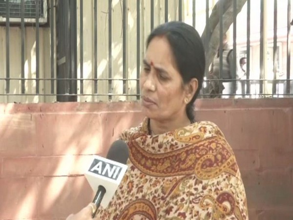 ASHA worker (Blue saree) giving sanitary napkins to a woman in Puri, Odisha.
