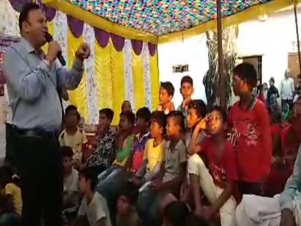 Hoshangabad ASP Ghanshyam Malviya during his address. Photo/ANI