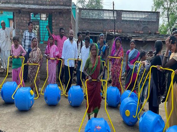 PM Sai Prasad, BJYM National Treasurer, celebrates Tejasvi Surya's birthday by gifting women with a water wheel