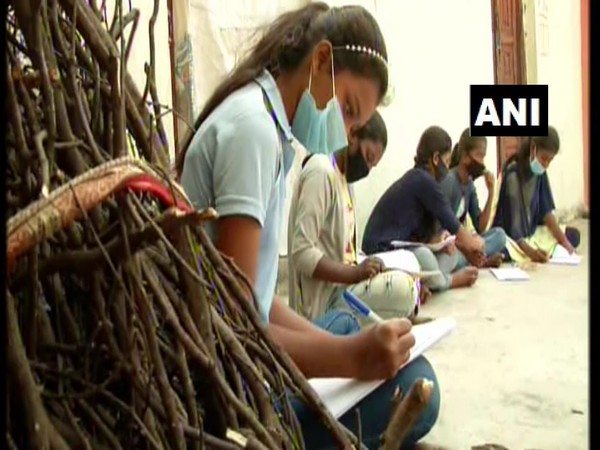 Students taking lessons of Japanese language in Aurangabad (Photo/ANI)