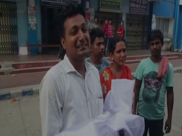 Abhijit Mallik, the father of the deceased child in North 24 Parganas, West Bengal.