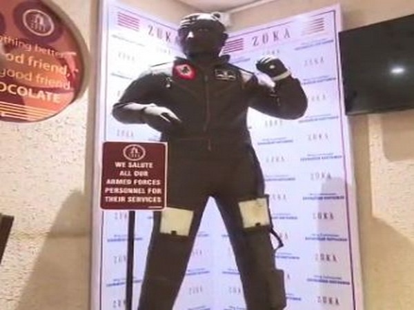 The  chocolate statue of Abhinandan Varthaman.