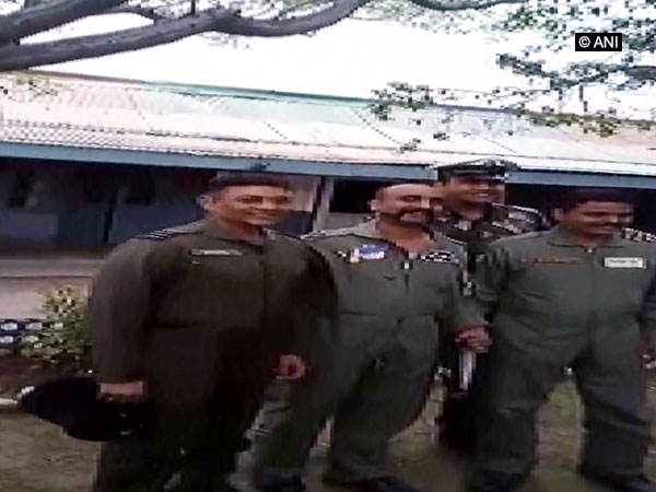 Wing Commander Abhinandan Varthaman poses for a pic with colleagues. Photo/ANI
