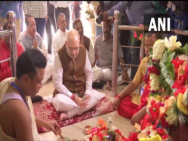 Union Home Minister Amit Shah offering prayers at a temple in Bihar's Kishanganj (Photo/ANI)