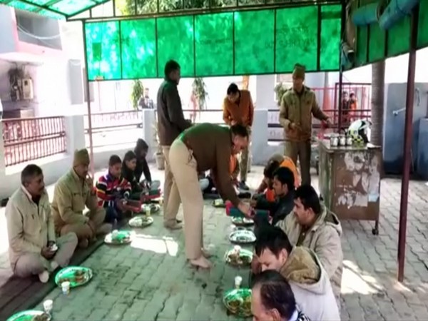 The last rites were performed as per Hindu religion and a 'Bhoj' was also organised by the police officers, according to a video that has surfaced. Photo/ANI